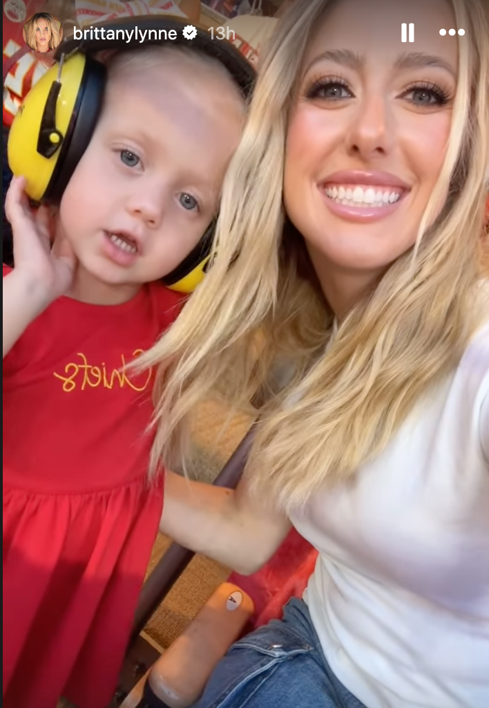 Brittany Mahomes and her daughter at the Chiefs game